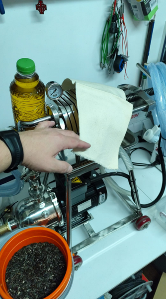 Presa ulei la rece PU10 + panza filtranta